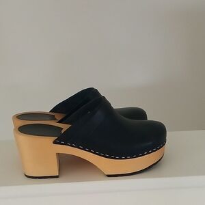 Swedish Hasbeens "Louise" Clogs Black